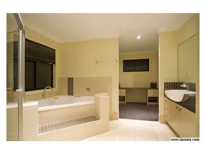 24 Waterville Drive, Thornlands QLD 4164