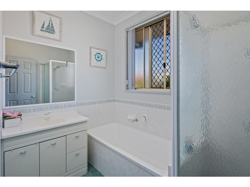 2 Applecross Close, Victoria Point QLD 4165