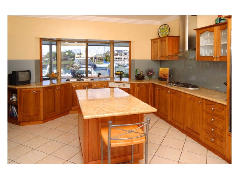 18 Voyagers Court, Raby Bay QLD 4163