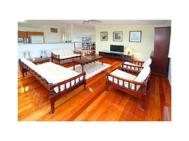 8 Torquay Road, Redland Bay QLD 4165