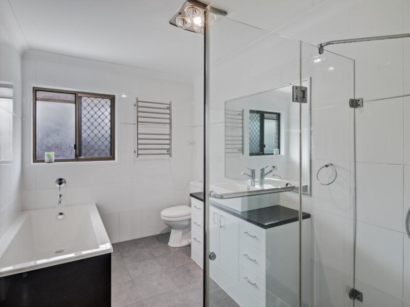 13 Bailey Road, Birkdale QLD 4159