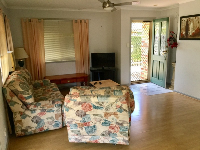 2/11-15 Myra Street, Birkdale QLD 4159