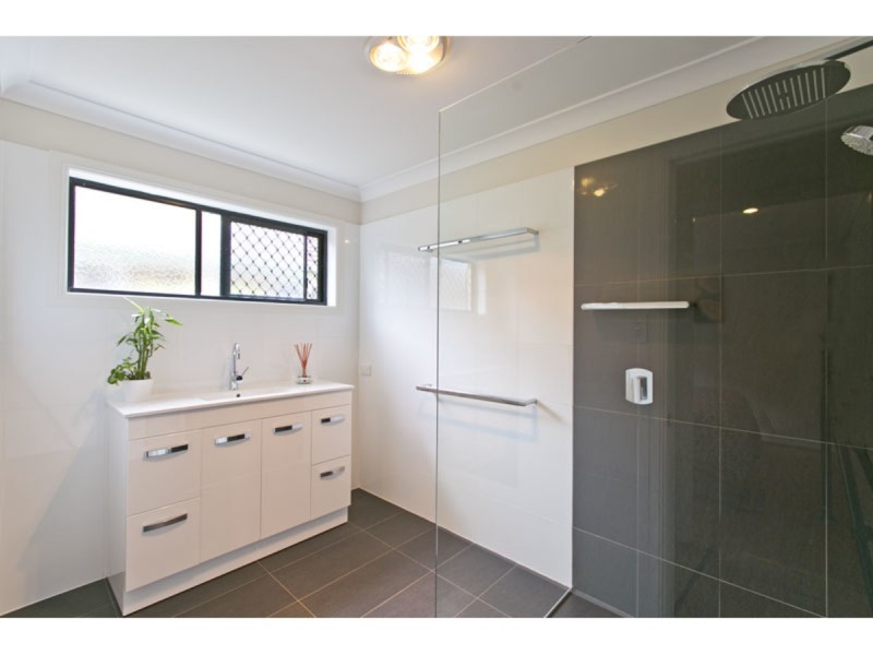 24 Lawn Terrace, Capalaba QLD 4157