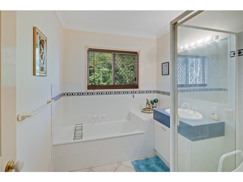 34 Marjorie Buckler Avenue, Redland Bay QLD 4165