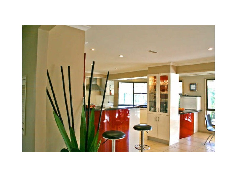 10 Bowsprit Parade, Raby Bay QLD 4163
