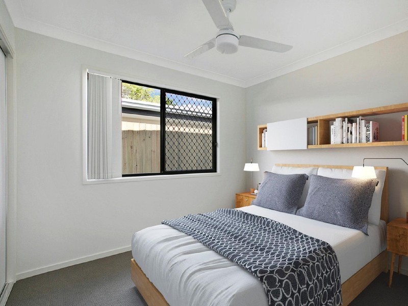2/253a Whites Road, Lota QLD 4179