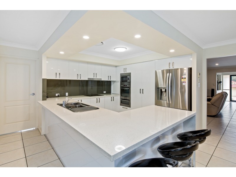 10 Caswell Crescent, Redland Bay QLD 4165