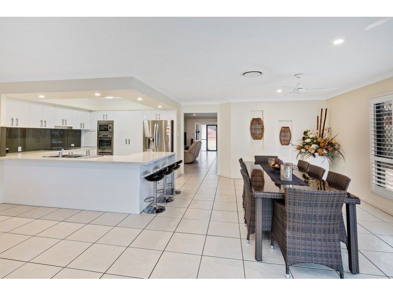 10 Caswell Crescent, Redland Bay QLD 4165