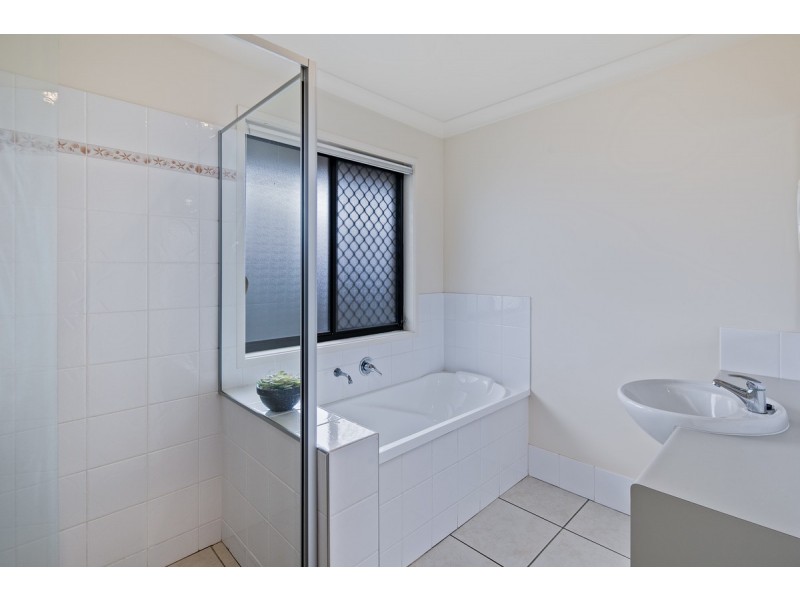 10 Caswell Crescent, Redland Bay QLD 4165