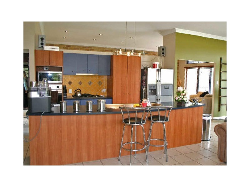 6 Kimbolton Drive, Redland Bay QLD 4165
