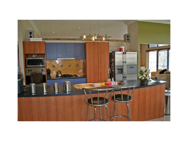 6 Kimbolton Drive, Redland Bay QLD 4165
