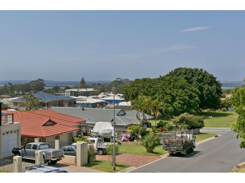 18 Moreton View Parade, Redland Bay QLD 4165