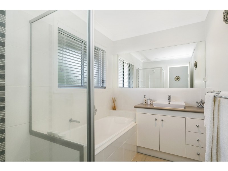 1/2 Shearwater Street, Cleveland QLD 4163