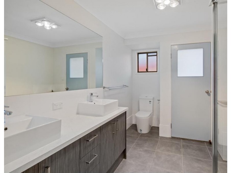 1/18 Meredith Place, Redland Bay QLD 4165