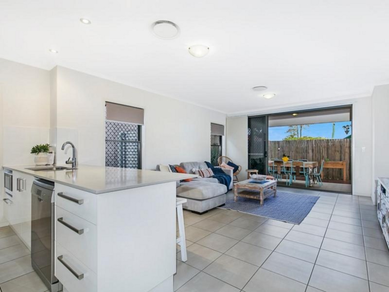 2/121 Broadwater Terrace, Redland Bay QLD 4165