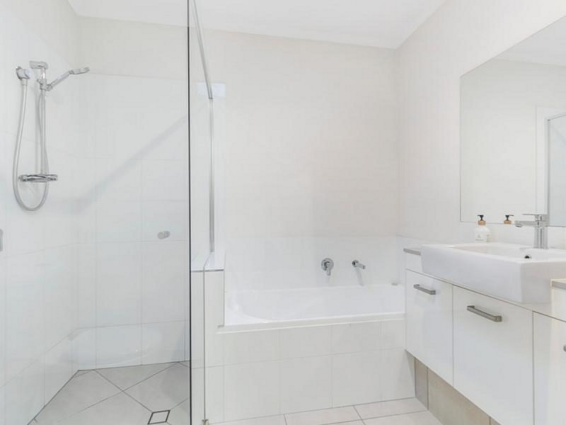 2/121 Broadwater Terrace, Redland Bay QLD 4165