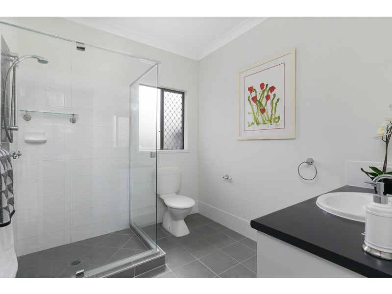 2 Estuary Avenue, Victoria Point QLD 4165