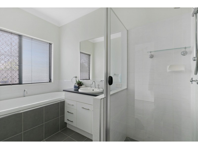 2 Estuary Avenue, Victoria Point QLD 4165