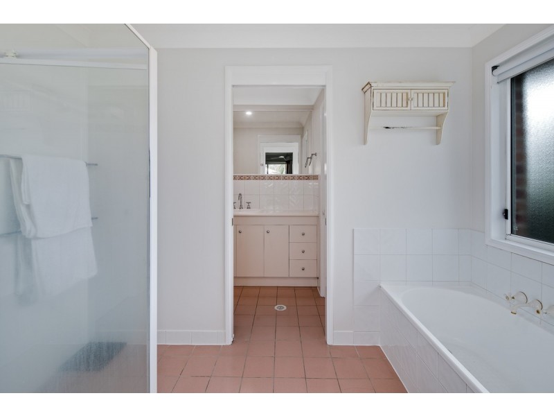 4 Crows Ash Street, Mount Cotton QLD 4165