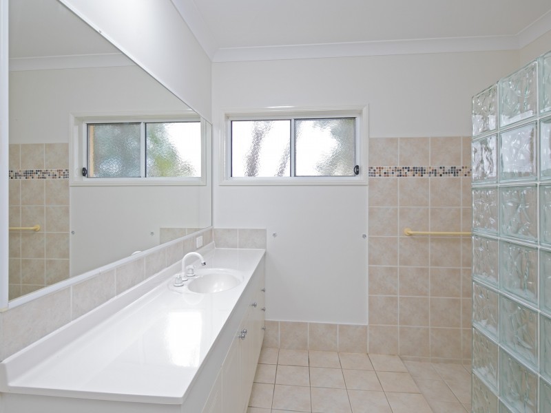 2/204 Shore Street North, Cleveland QLD 4163