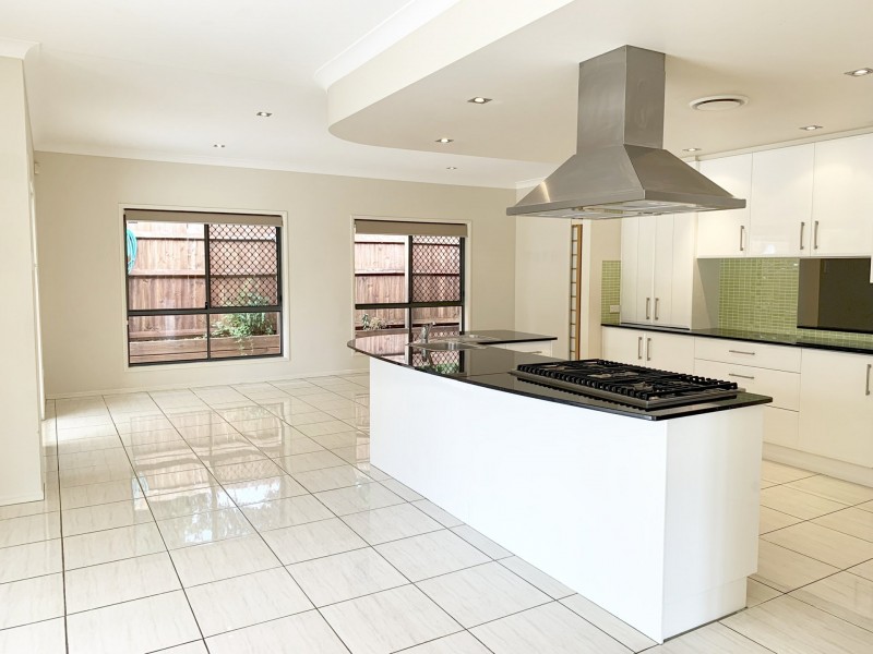 8 Yorston Place, Ormiston QLD 4160