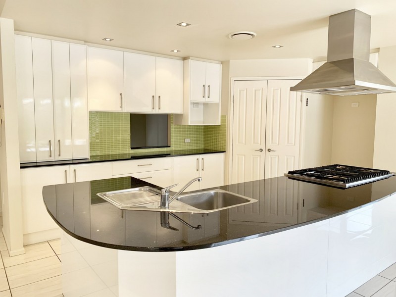 8 Yorston Place, Ormiston QLD 4160