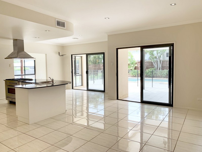 8 Yorston Place, Ormiston QLD 4160