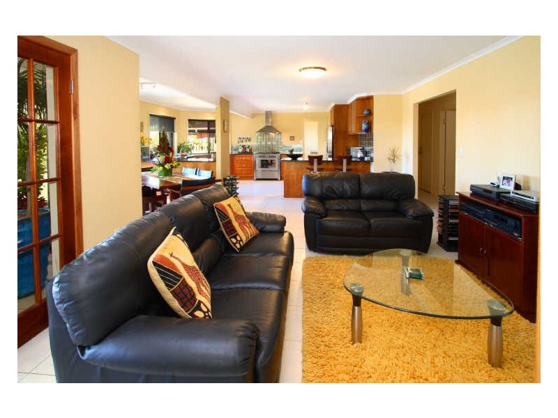5 Bollard Court, Raby Bay QLD 4163