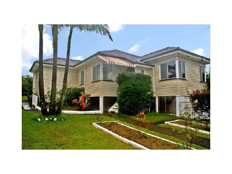 64 Brooks Street, Camp Hill QLD 4152