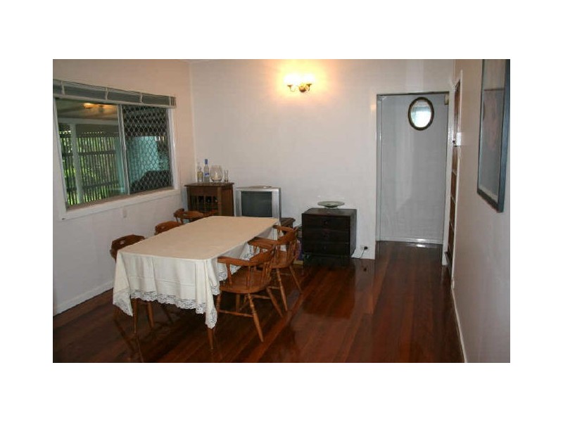 64 Brooks Street, Camp Hill QLD 4152