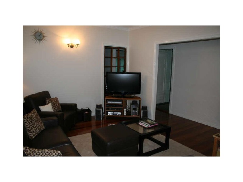 64 Brooks Street, Camp Hill QLD 4152