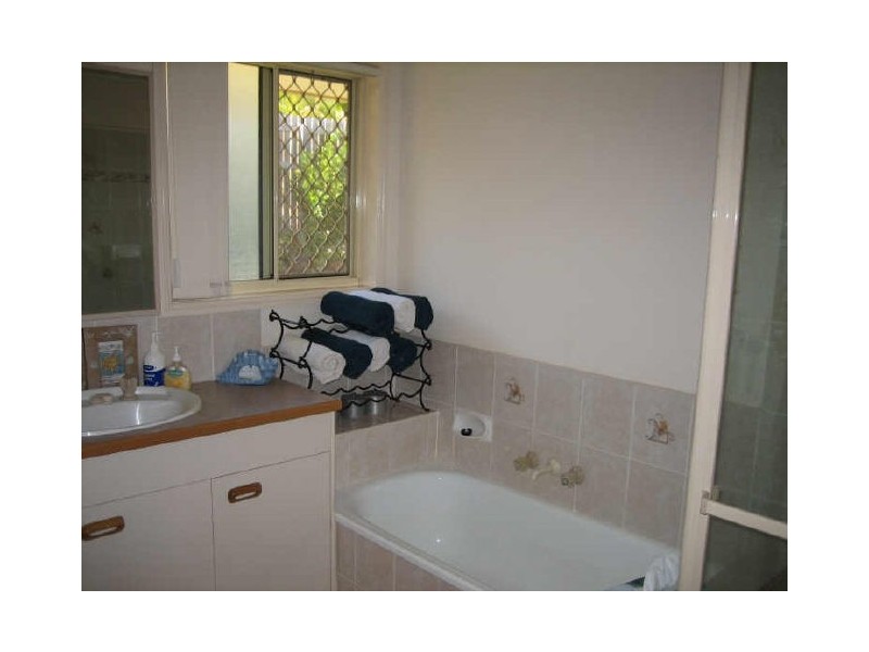 11 Roger Court, Redland Bay QLD 4165