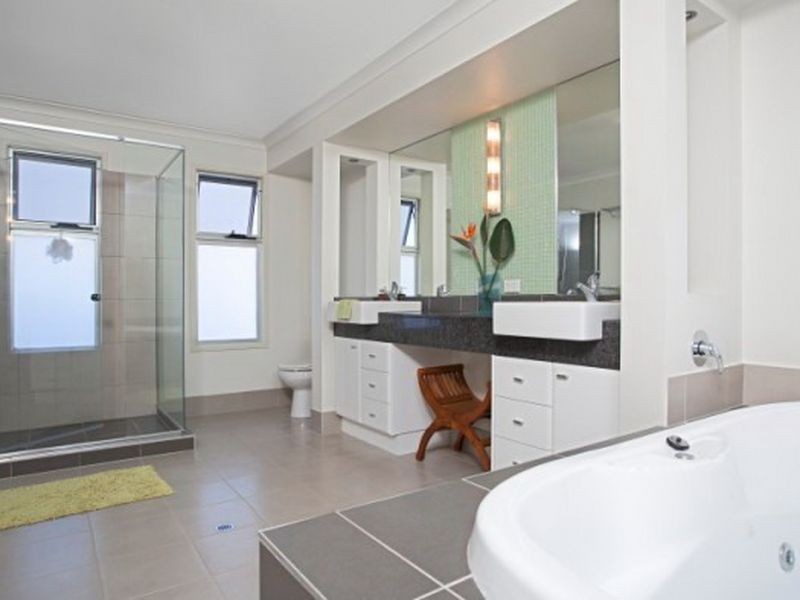 8 Devonstone Street, Cleveland QLD 4163