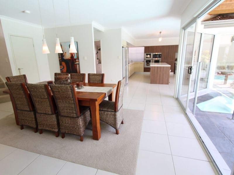 8 Devonstone Street, Cleveland QLD 4163