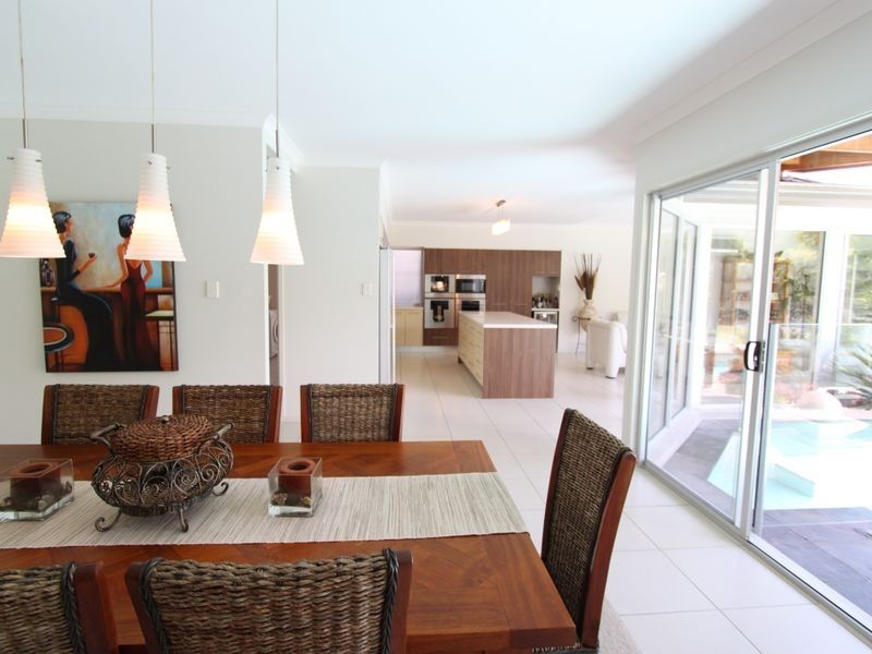 8 Devonstone Street, Cleveland QLD 4163