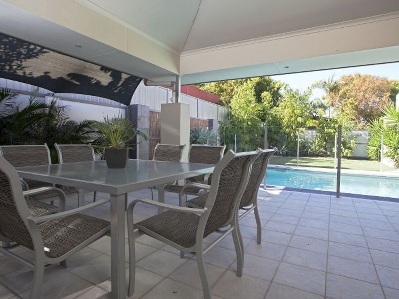 8 Devonstone Street, Cleveland QLD 4163