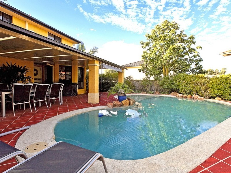 18 Gladebourne Crescent, Victoria Point QLD 4165