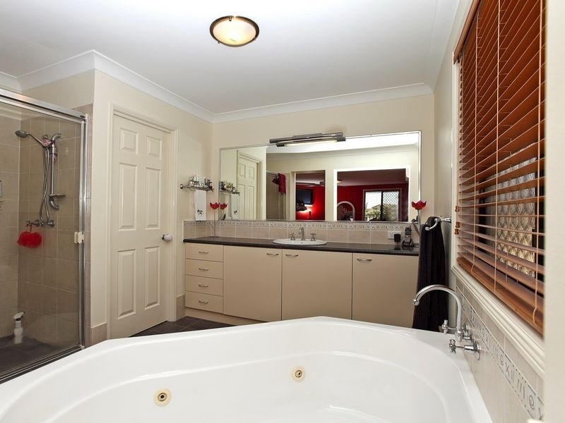 18 Gladebourne Crescent, Victoria Point QLD 4165