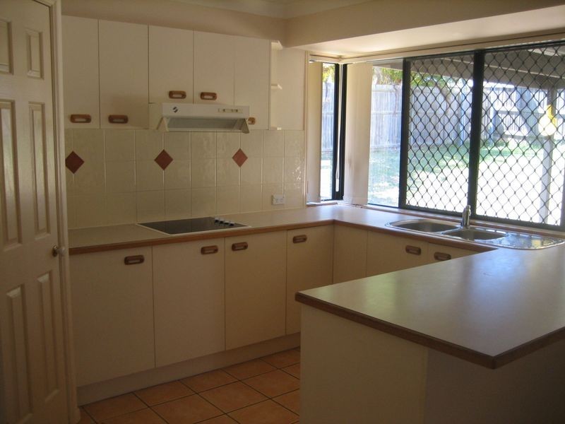 15 Roger Court, Redland Bay QLD 4165