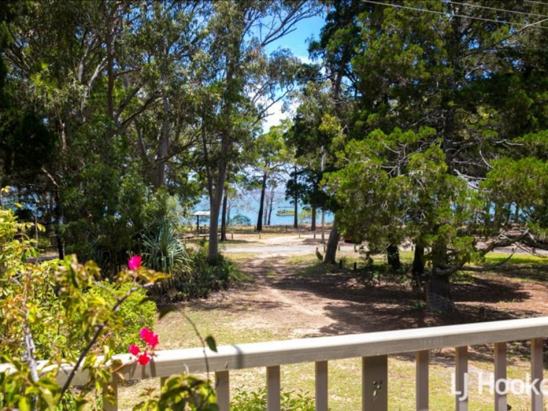 42 Victoria Parade South, Coochiemudlo Island QLD 4184