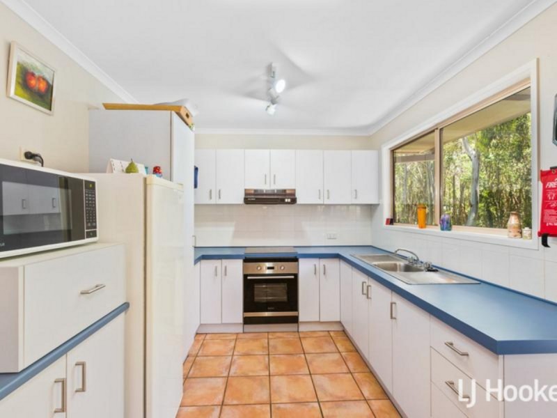 42 Victoria Parade South, Coochiemudlo Island QLD 4184