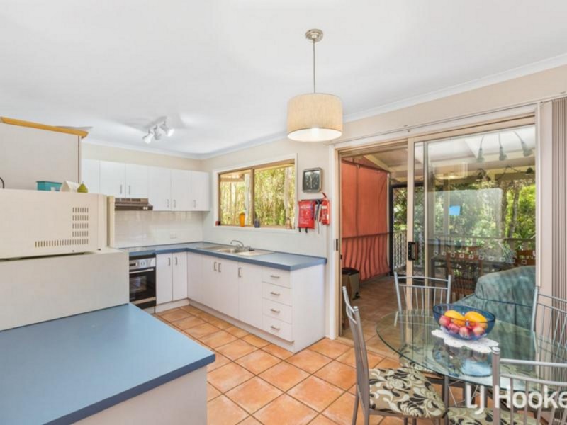 42 Victoria Parade South, Coochiemudlo Island QLD 4184