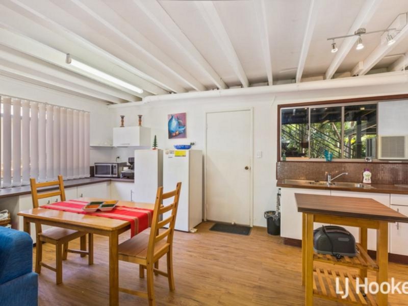 42 Victoria Parade South, Coochiemudlo Island QLD 4184