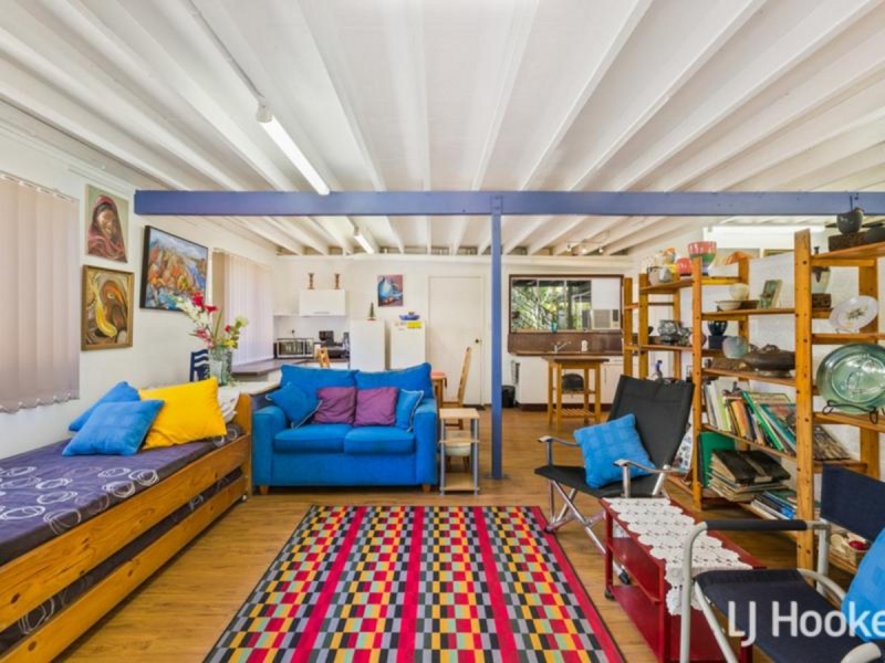 42 Victoria Parade South, Coochiemudlo Island QLD 4184