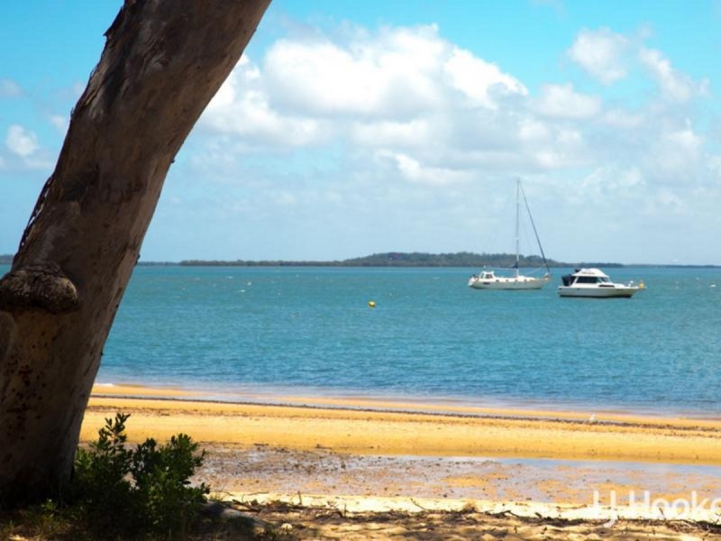 42 Victoria Parade South, Coochiemudlo Island QLD 4184