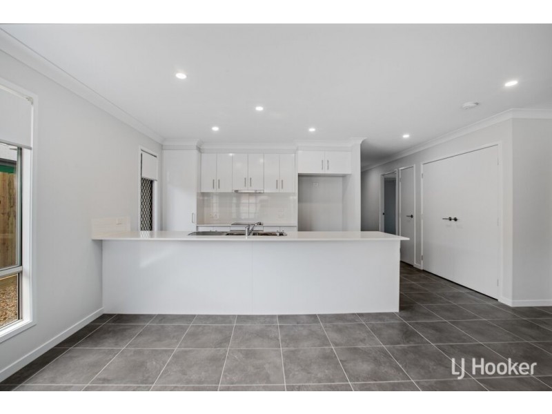 11 Valleygreen Close, Redland Bay QLD 4165