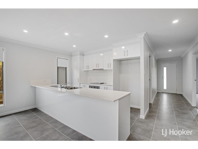 11 Valleygreen Close, Redland Bay QLD 4165