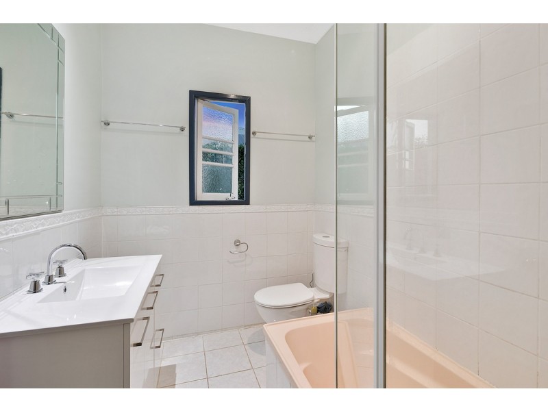 18 Berrimilla Street, Manly West QLD 4179