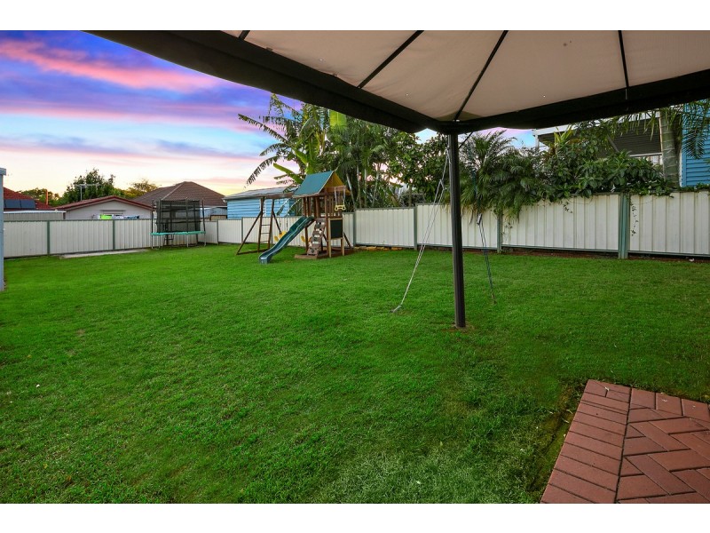 18 Berrimilla Street, Manly West QLD 4179