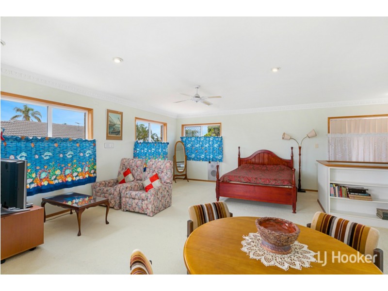 42 Pine Street, Wynnum QLD 4178